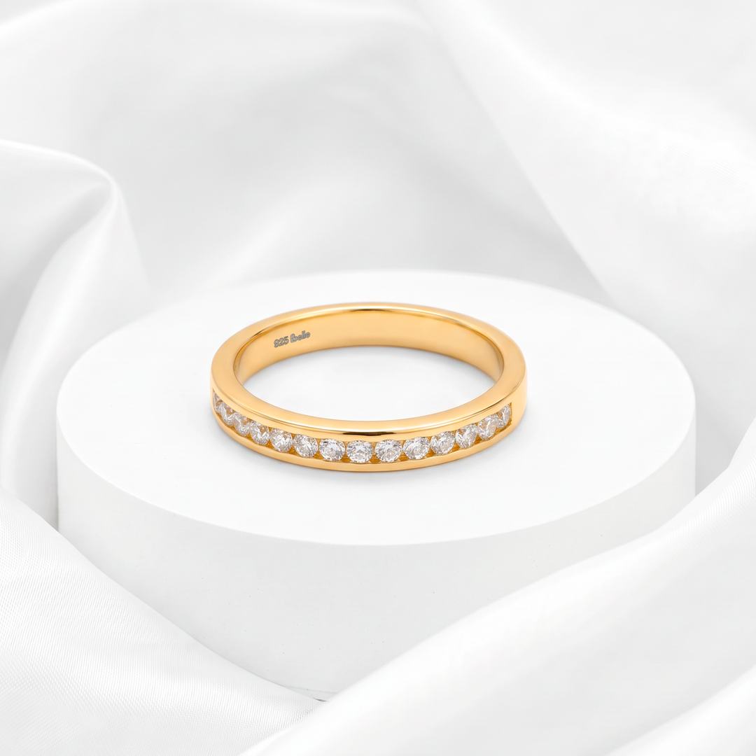 Churumbela en engaste de riel con circonias brillantes para mujer marca Belle en plata 925 bañada en oro de 18k.