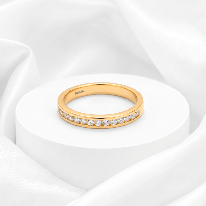 Churumbela en engaste de riel con circonias brillantes para mujer marca Belle en plata 925 bañada en oro de 18k.