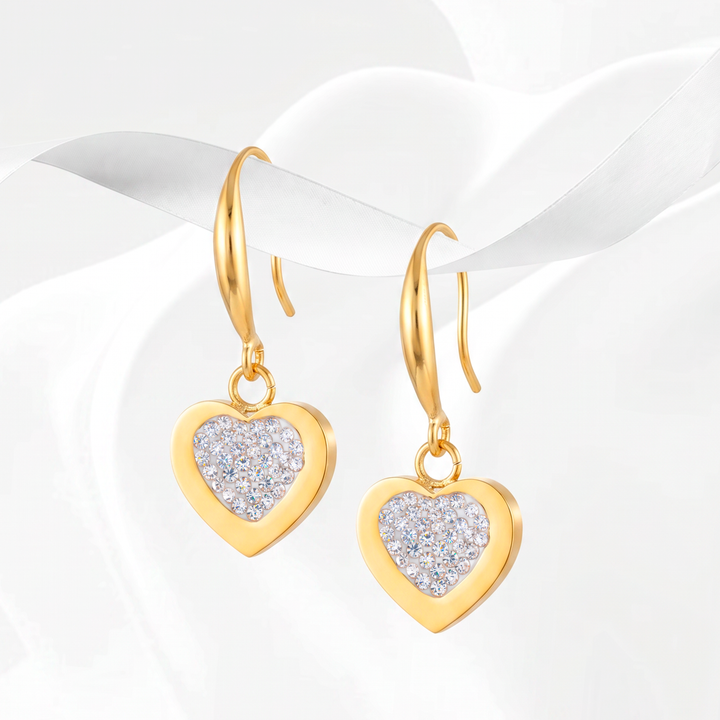Aretes largos para mujer con gancho de acero inoxidable bañado en oro de 18k y dije colgante de corazón con incrustaciones de micro-cristales blancos.