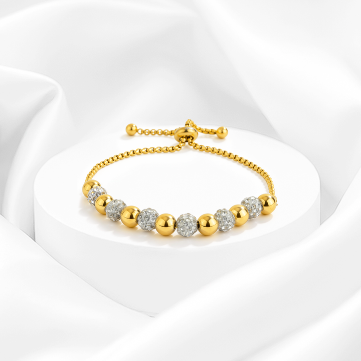 Pulsera ajustable para mujer de acero quirúrgico 316 con baño de oro de 18k, que presenta un diseño frontal de esferas doradas lisas y cuentas con cristales blancos pavé.